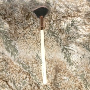 NEW Luxie Beauty 560 Medium Fan Brush White new